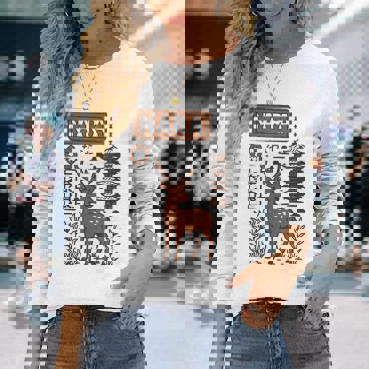 奈良 日本 鹿 日本語タイポグラフィ 漢字 自然 旅行 長袖Tシャツ 彼女への贈り物