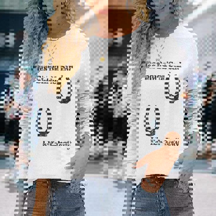 後蹴りに注意 蹄鉄 馬好き 馬術部 キッズ 大人 親子ペア バックプリント 長袖Tシャツ 彼女への贈り物