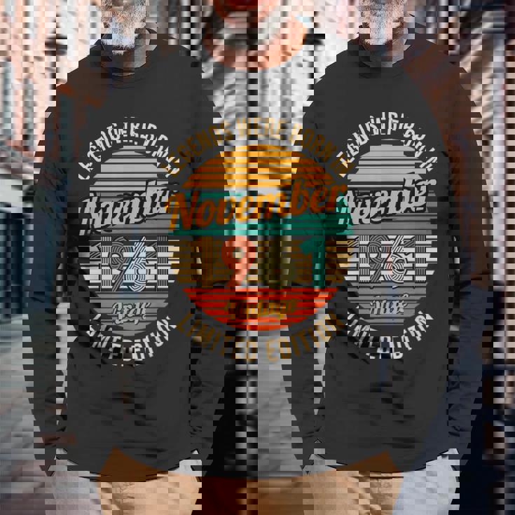 1961年11月生まれのレジェンドたち 62歳の誕生日 長袖Tシャツ 高齢者への贈り物