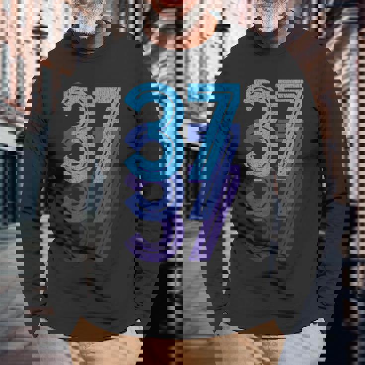 37ラッキーナンバー37歳誕生日スポーツチーム 長袖Tシャツ 高齢者への贈り物