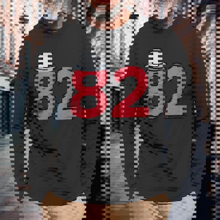 82歳の誕生日番号82 82歳の誕生日番号 長袖Tシャツ 高齢者への贈り物