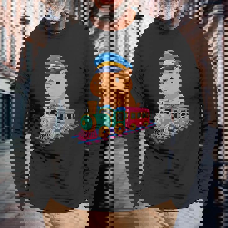 Capybara Riding Train Cute Kawaii Cartoon Rail Adventure 長袖Tシャツ 高齢者への贈り物