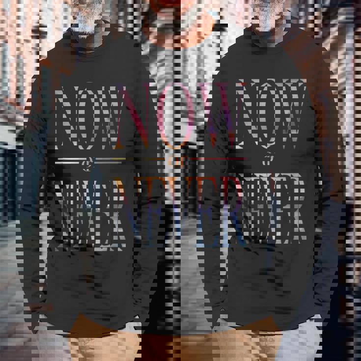 Trendy Now Or Never Inspirational 長袖Tシャツ 高齢者への贈り物