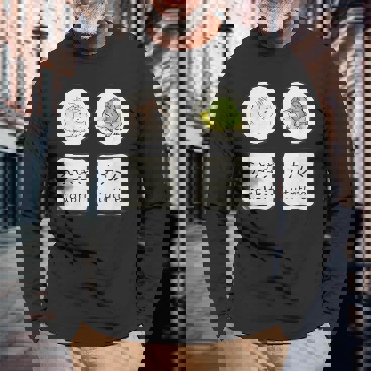 うさぎと亀の日本語かなと英単語かわいい 長袖Tシャツ 高齢者への贈り物