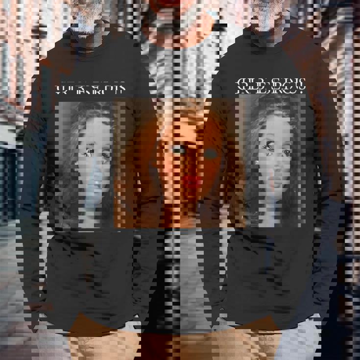 おもしろいドールフェイスミームガール本気で 長袖Tシャツ 高齢者への贈り物