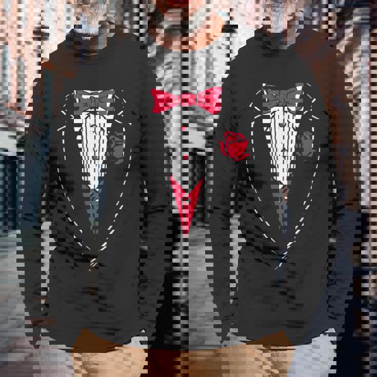 かわいいレッドパピヨンとローズのタキシード。 長袖Tシャツ 高齢者への贈り物