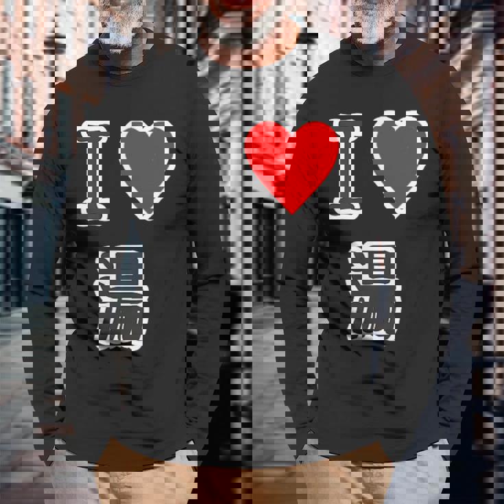 アイラブ・湯【変なデザイン屋さん】温泉 お風呂 銭湯 お土産 旅行 ハート スタッフ メッセージ・面白い デザイン 長袖Tシャツ 高齢者への贈り物