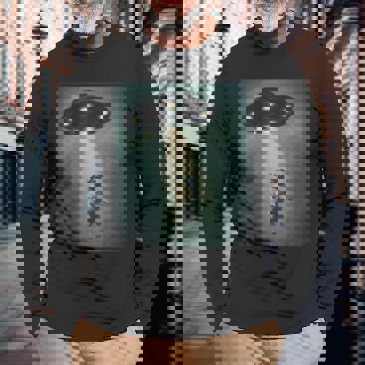 エイリアン誘拐パグ Ufo 面白い宇宙犬デザイン 長袖Tシャツ 高齢者への贈り物