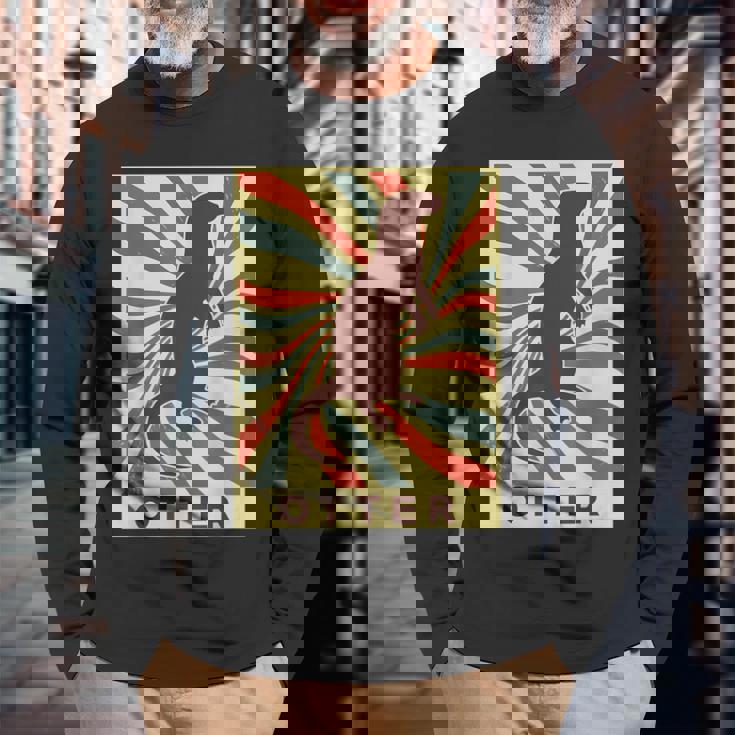 カワウソ 動物 レトロ ヴィンテージ カワウソ 長袖Tシャツ 高齢者への贈り物