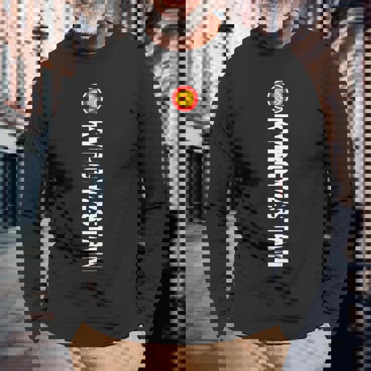 キルギス国旗 縦 長袖Tシャツ 高齢者への贈り物