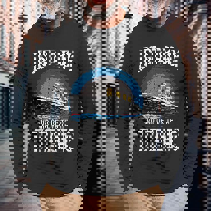 タイタニック号を愛する少年 ヴィンテージ船 タイタニック愛好家 長袖Tシャツ 高齢者への贈り物