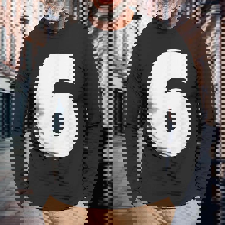 タイポグラフィ 太字表示 6番 数字 6 長袖Tシャツ 高齢者への贈り物