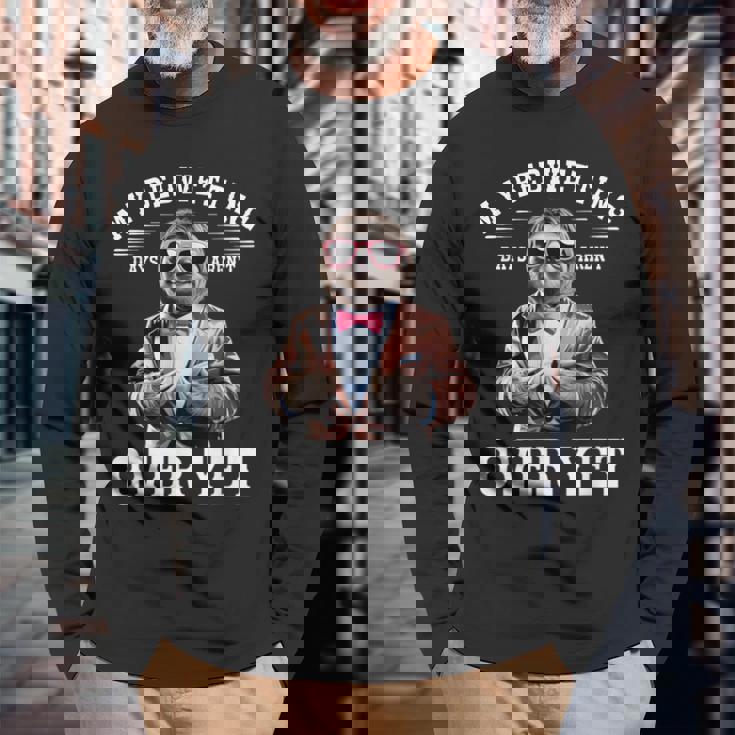 ナマケモノのスーツでおねしょの日々は恥ずかしいけど恥ずかしい。 長袖Tシャツ 高齢者への贈り物