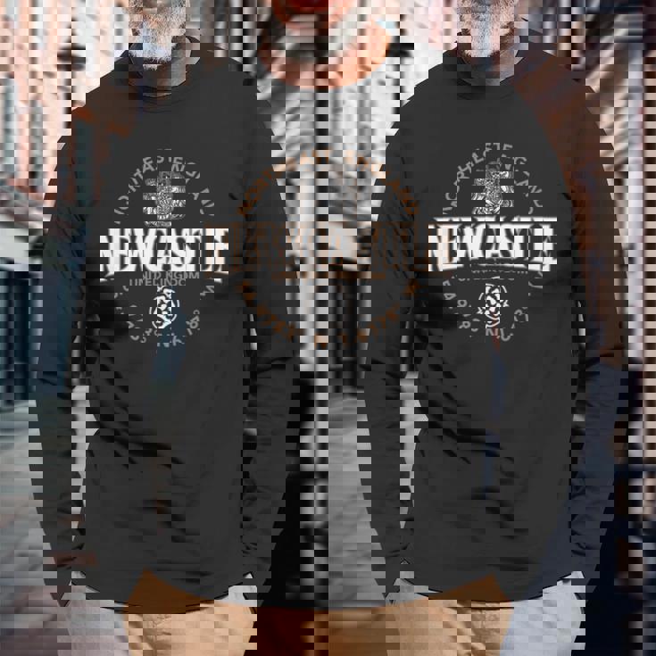 ニューカッスル北東部イングランド座標ラベル 2C 長袖Tシャツ 高齢者への贈り物