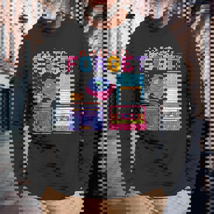 ネバーフォーゲット カセットテープ フロッピーディスク オールドスクール レトロ 長袖Tシャツ 高齢者への贈り物