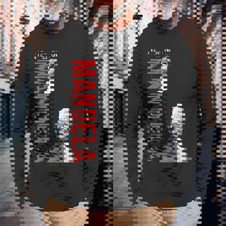 ネルソン・マンデラ 上げた 右手拳 食いしばり マンデラの日 長袖Tシャツ 高齢者への贈り物