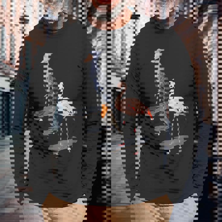 ハシビロコウ フラミンゴ スケートボード 鳥 動物 図 バードウォッチング 贈り物 鳥類学者 生物学者 自然科学 長袖Tシャツ 高齢者への贈り物