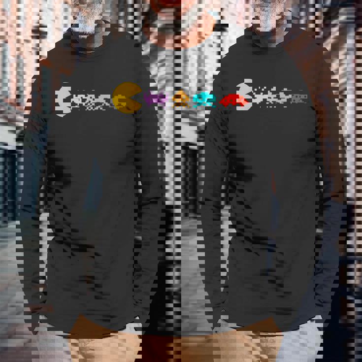 レトロヴィンテージ80年代アーケードゲームインベーダーマッシュアップ 長袖Tシャツ 高齢者への贈り物