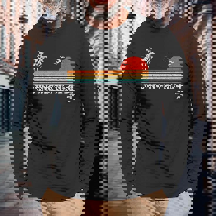 ヴィンテージ ベニス ビーチ カリフォルニア レトロ サンセット サーフィン 70年代のギフト 長袖Tシャツ 高齢者への贈り物