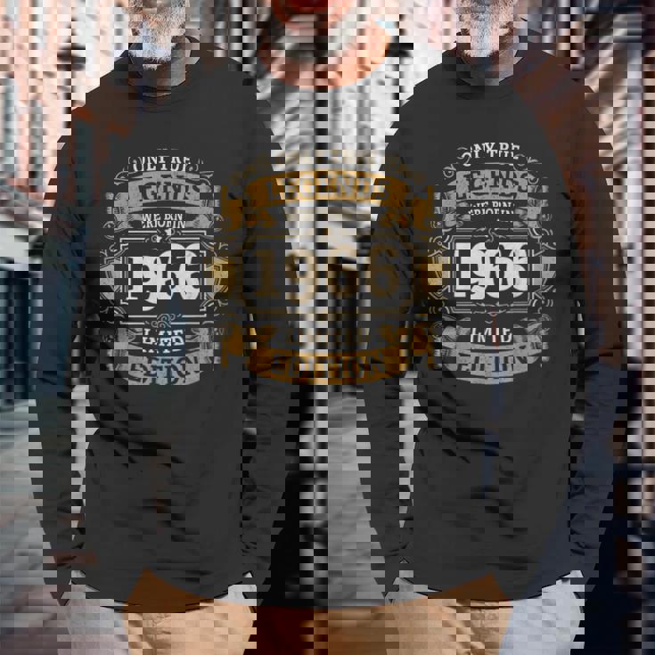 伝説は1966年にヴィンテージ60歳の誕生日に生まれました60歳 長袖Tシャツ 高齢者への贈り物