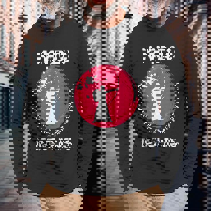 弓道は絶対にお見逃しません おもしろジャパンアーチェリー 弓道アイデア 長袖Tシャツ 高齢者への贈り物