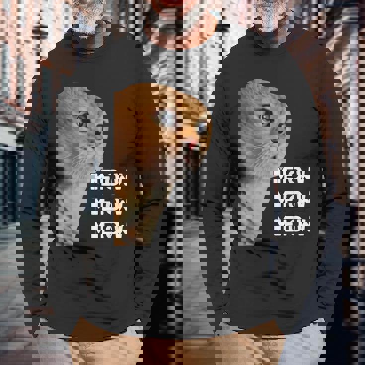 愚かなおしゃべり猫のミームニャーニャーニャー。 長袖Tシャツ 高齢者への贈り物