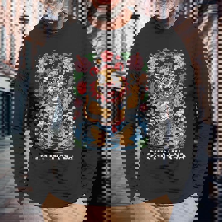 沖縄シーサーガーディアンライオン日本民俗土産デザイン 長袖Tシャツ 高齢者への贈り物