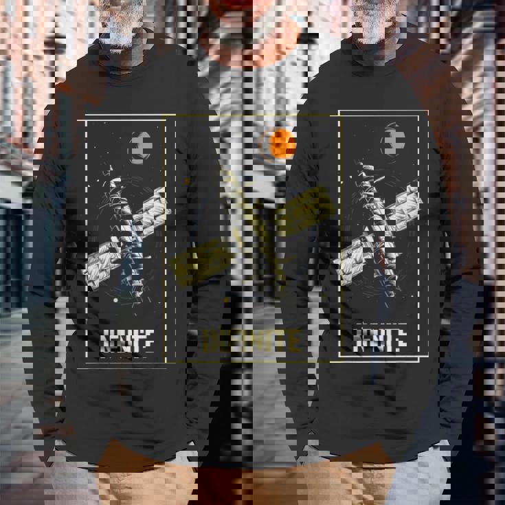 無限宇宙ステーション 衛星 宇宙 ヴィンテージ レトロ コスモス Infinitepacetationtar 長袖Tシャツ 高齢者への贈り物