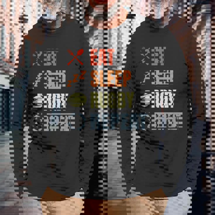 食べる寝るラグビーリピートラグビーコーチチームスポーツ 長袖Tシャツ 高齢者への贈り物