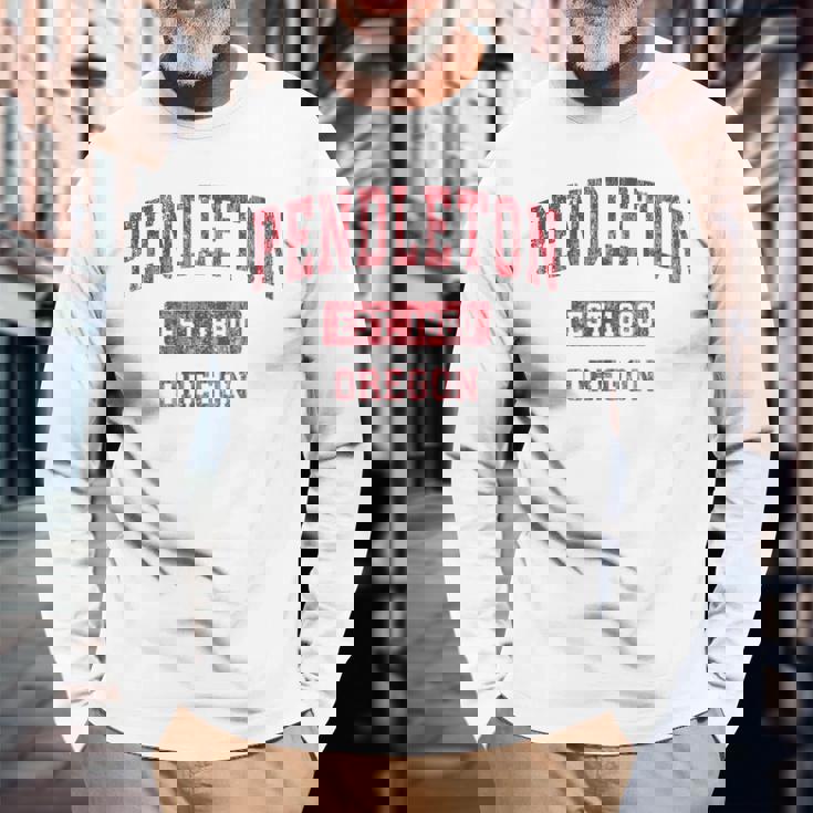 オレゴン州ペンドルトンビンテージスポーツデザインレッドデザイン 長袖Tシャツ 高齢者への贈り物