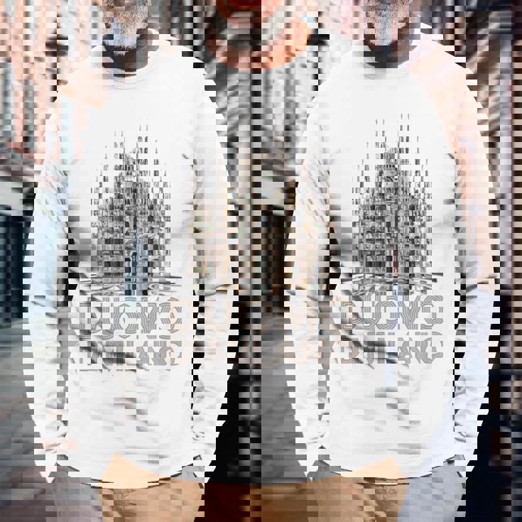 ドゥオーモ・ディ・ミラノ大聖堂のイラスト 長袖Tシャツ 高齢者への贈り物