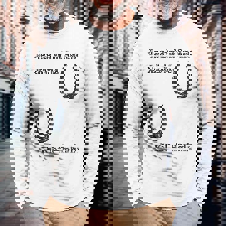 後蹴りに注意 蹄鉄 馬好き 馬術部 キッズ 大人 親子ペア バックプリント 長袖Tシャツ 高齢者への贈り物