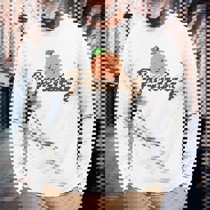 桃 かわいい 可愛い 服 桃 イラスト 長袖Tシャツ 高齢者への贈り物