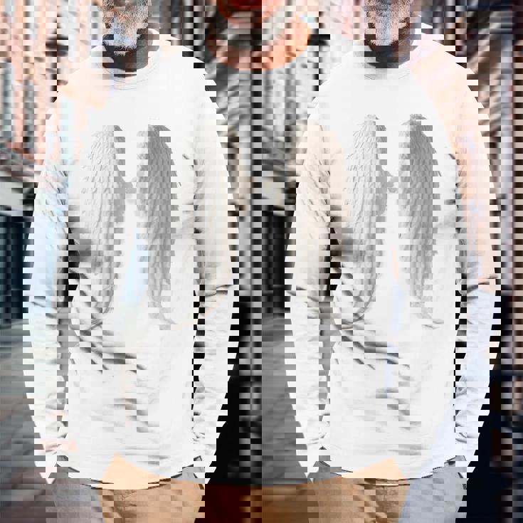 背面にリアルな白い天使の羽。 長袖Tシャツ 高齢者への贈り物