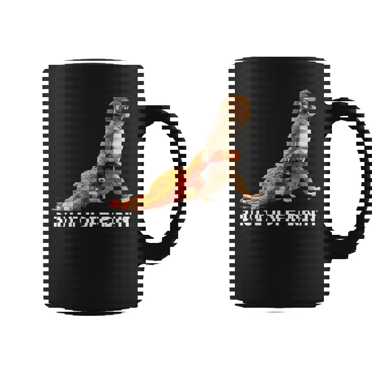 Punch The Monkey Built Different 3 ホワイトテキスト コーヒーマグ