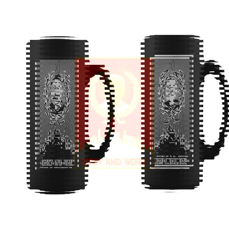 スターリンsovi8ヴィンテージプロパガンダに従い、働きます。 コーヒーマグ