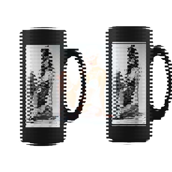 セクシーガールグラフィックtシャツ-猫マスクv2のセクシーなピンナップガール コーヒーマグ