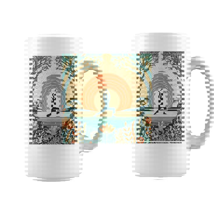 夕焼けの戦士ポーズ、ヨガの自然のイラスト、花柄。 コーヒーマグ