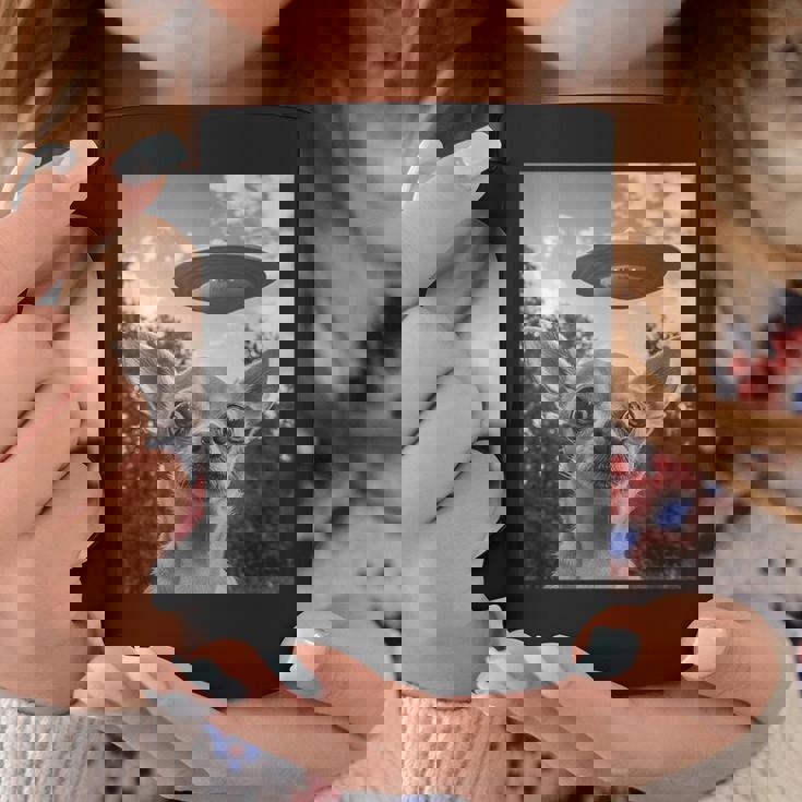 Chihuahuaelfie With Ufo Ufo と面白いチワワのセルフィー コーヒーマグ 面白い贈り物