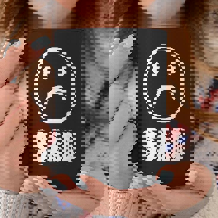 Sad 季節 愛情障害 悲しみ うつ病 エモ パンク コーヒーマグ 面白い贈り物