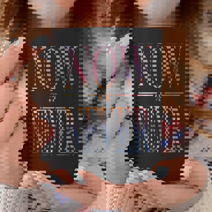 Trendy Now Or Never Inspirational コーヒーマグ 面白い贈り物