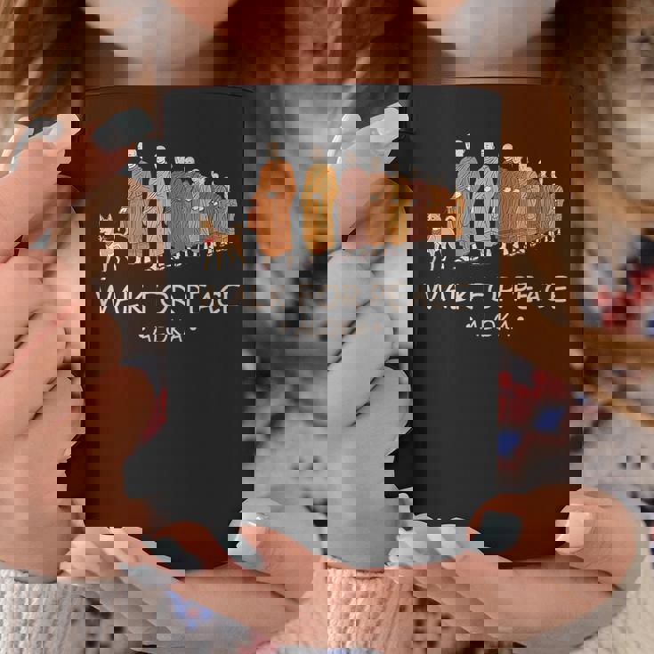 Walk For Peace Monks With Aloka Dog コーヒーマグ 面白い贈り物