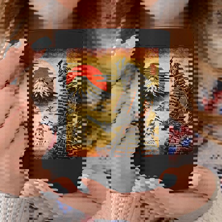 「夜明けの富士山と壮大な侍戦士」 コーヒーマグ 面白い贈り物