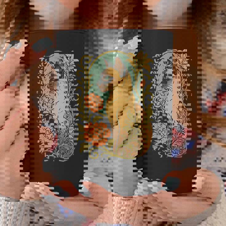 エレガントなガーデンフローラルに囲まれたヴィンテージシャム猫 コーヒーマグ 面白い贈り物