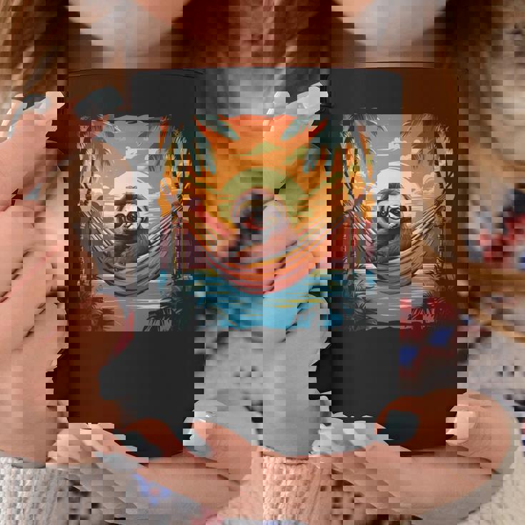 ナマケモノ ハンモック トロピカル サンセット リラクゼーション ヤシの木 平和 長袖tシャツ コーヒーマグ 面白い贈り物