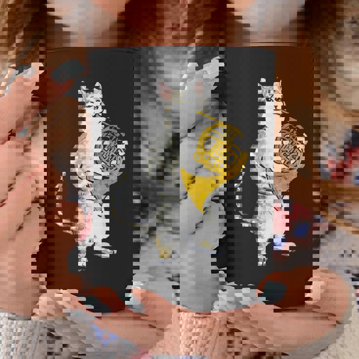 フレンチホルン音楽家オーケストラ音楽を奏でるクールな猫 コーヒーマグ 面白い贈り物