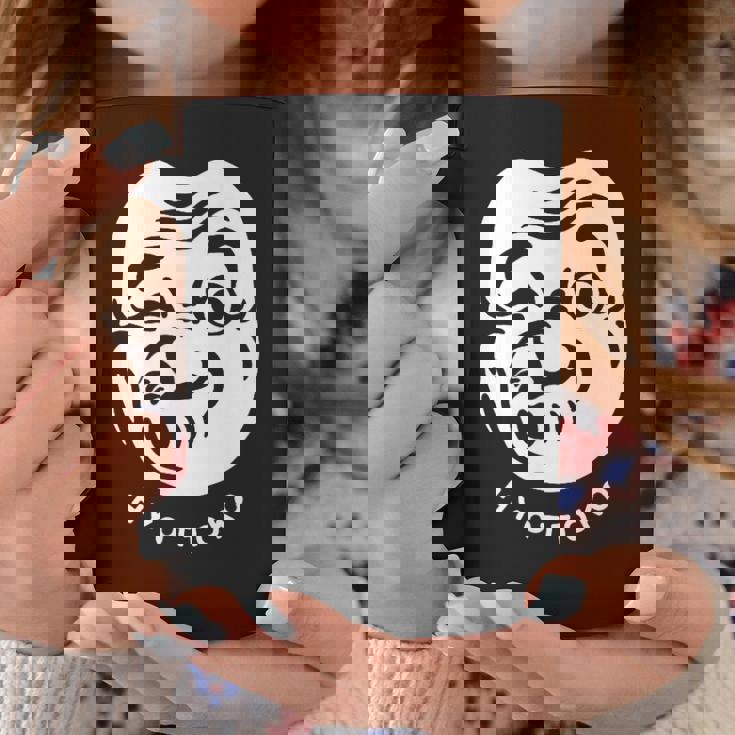 伝統的な日本のマスク、ひょっとこ様式デザイン。 コーヒーマグ 面白い贈り物