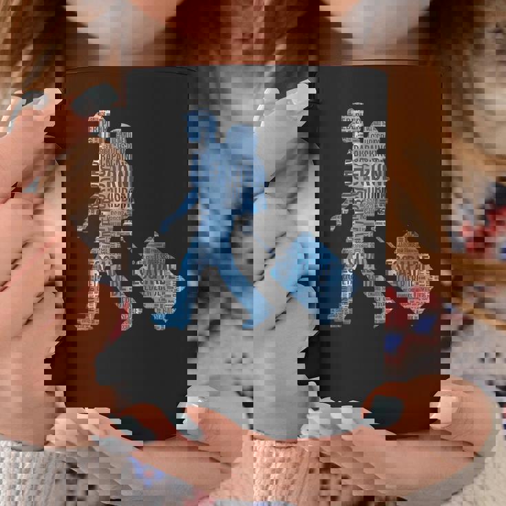 旅への冒険心を抱くシルエットデザイン 世界を巡る旅人たち コーヒーマグ 面白い贈り物