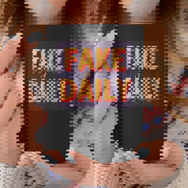 素晴らしいフェイクイットデイリーステートメントエンブレム。 コーヒーマグ 面白い贈り物