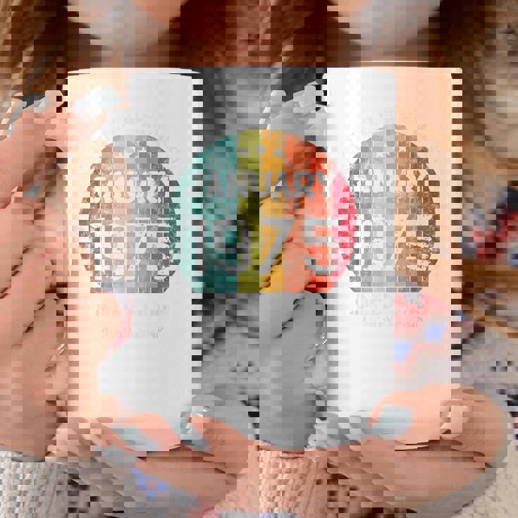 1975年1月以来絶対に素晴らしい男性と女性の誕生日。 コーヒーマグ 面白い贈り物